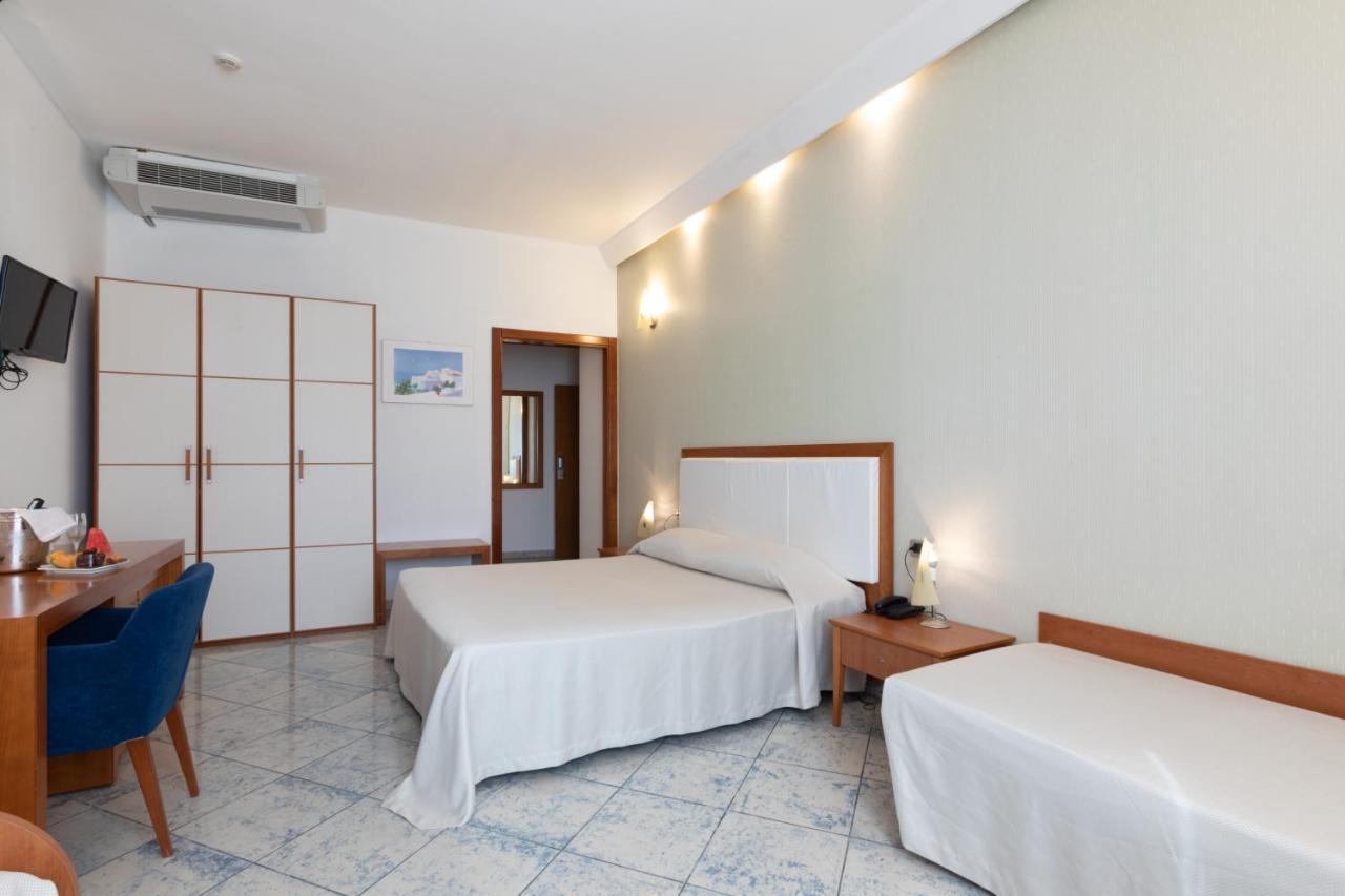 Hotel Aurora E Del Benessere Santa Cesarea Terme Eksteriør billede