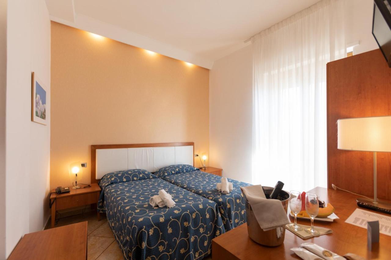 Hotel Aurora E Del Benessere Santa Cesarea Terme Eksteriør billede